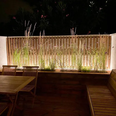 Le Moisan, Proche Arenes Et *